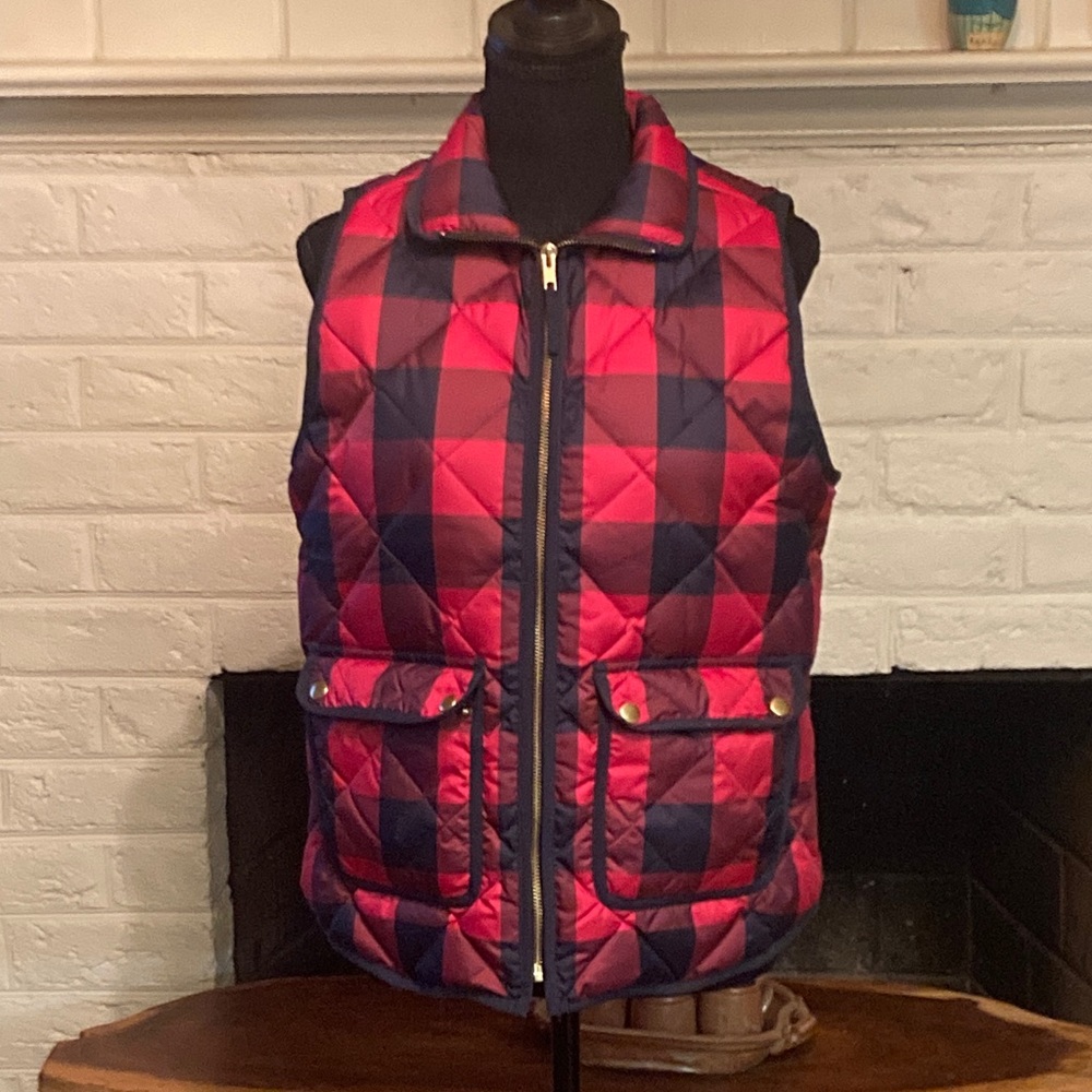 J.Crew Quilted Buffalo Plaid Puffer Vest in Red and Black size Small NWOT